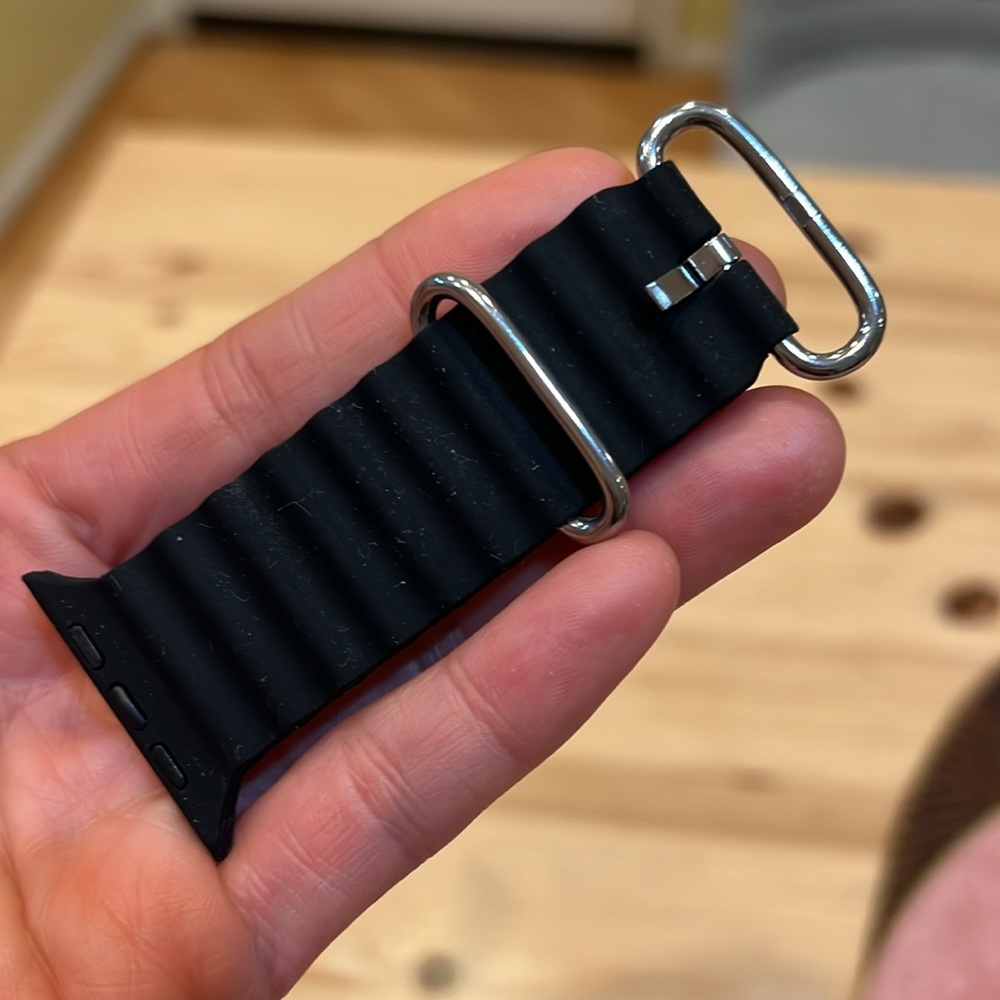 Black Apple ultra Watch band. 49mm. Generic. Mint - Picture 3 of 3